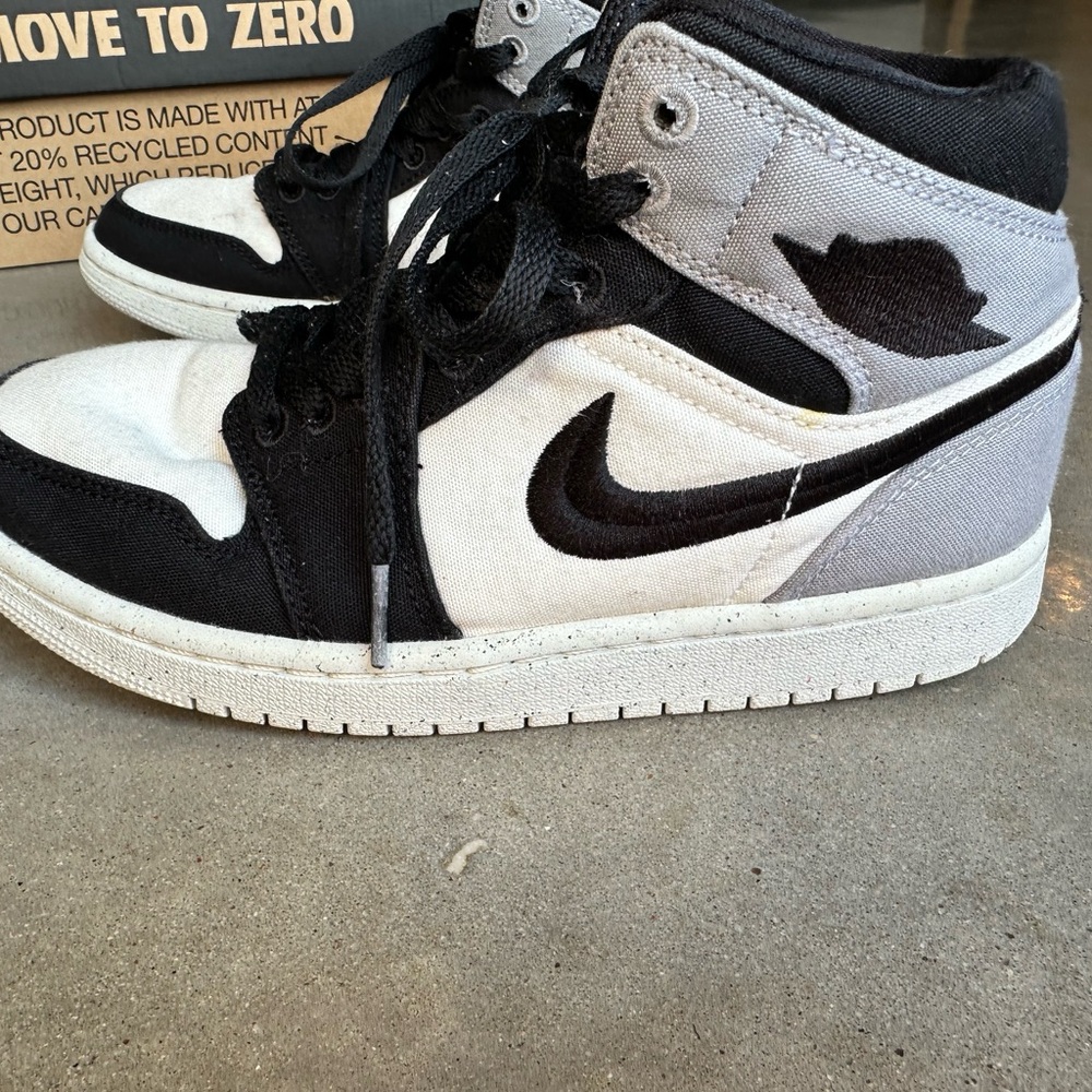 Nike Air Jordan women 1 Mid SE SIZE 6 pre owned white box - Picture 8 of 16